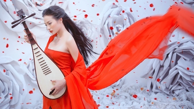 Yaya Trương Nhi hóa Lý Mạc Sầu gợi cảm trong sắc đỏ